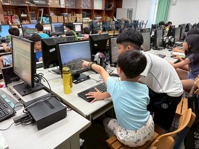 113學年度暑假育樂營_麥塊遊戲運算思維