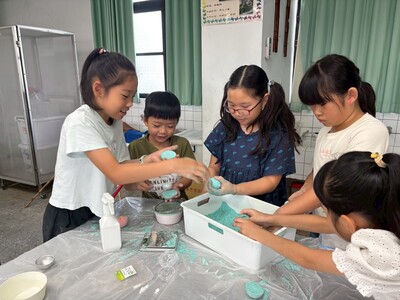 114學年度暑假育樂營_手作繽紛泡澡球